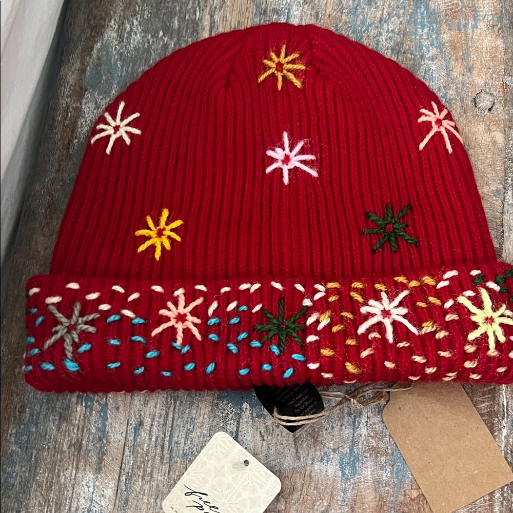 NWT De Sienna Embroidered Beanie - Picture 8 of 8